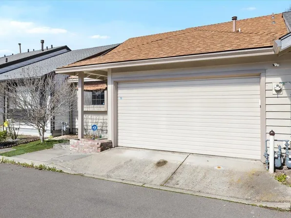 667 Golden Ln, Medford, OR 97504