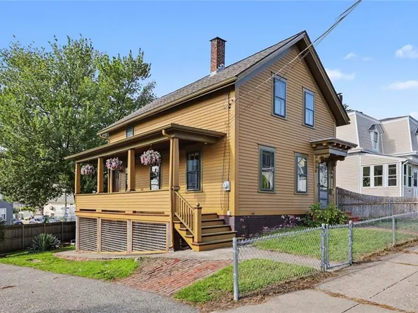 14 Webb St, Pawtucket, RI 02860