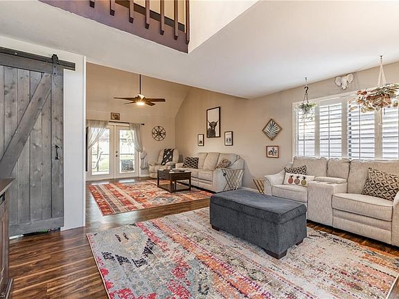 3rd image of 1824 SE 10th St