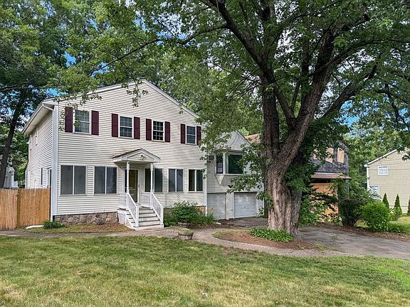 3rd image of 744 Boston Rd