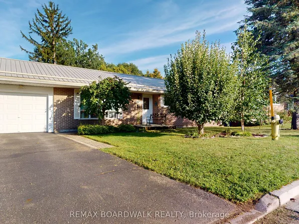 125 Front Ave W, Brockville, ON K6V 4J8