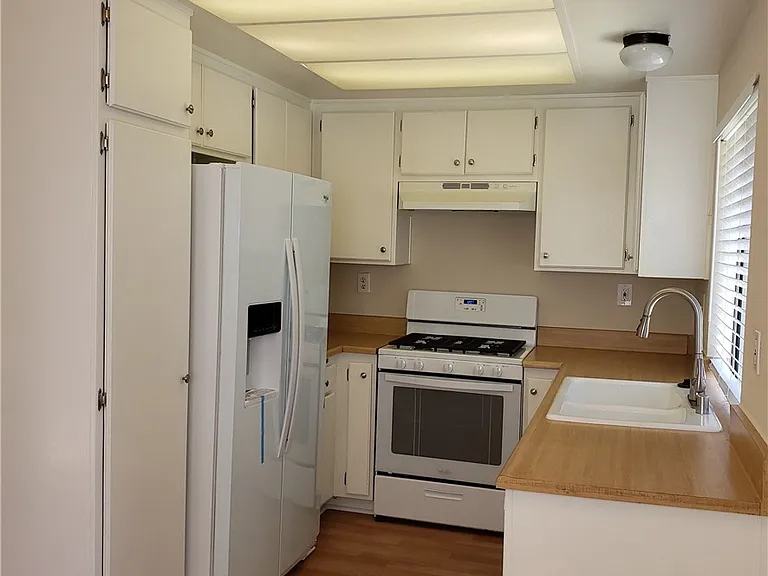1505 S Raitt St — Photo 9