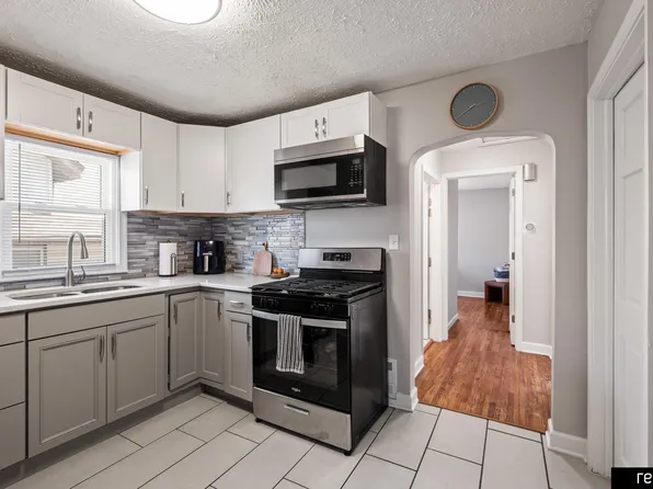 7074 Binney St, Omaha, NE 68104