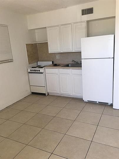 2nd image of 101 NW 29th Ave Unit 10-1