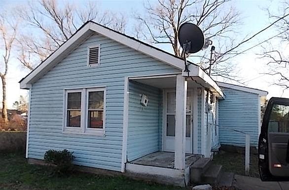 1st image of 206 Brown St