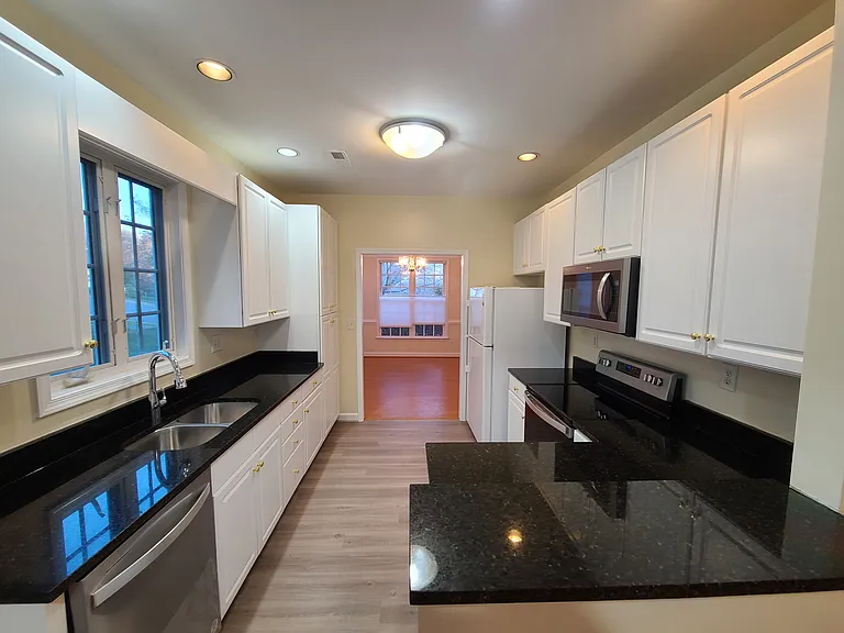 1112 Rustic Willow Ln — Photo 6