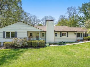 19 Skyview Dr, Armonk, NY 10504