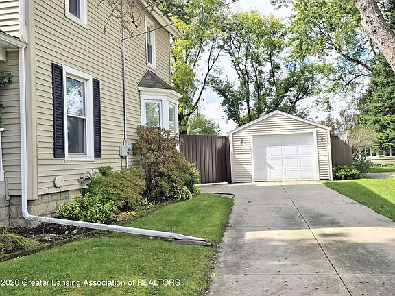 5th image of 902 Degroff St