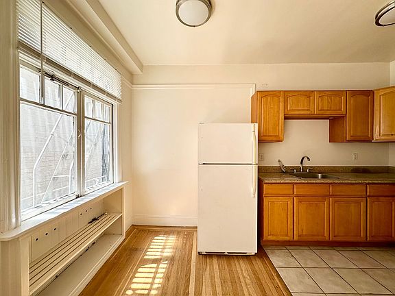 5th image of 315 Hyde St APT 201
