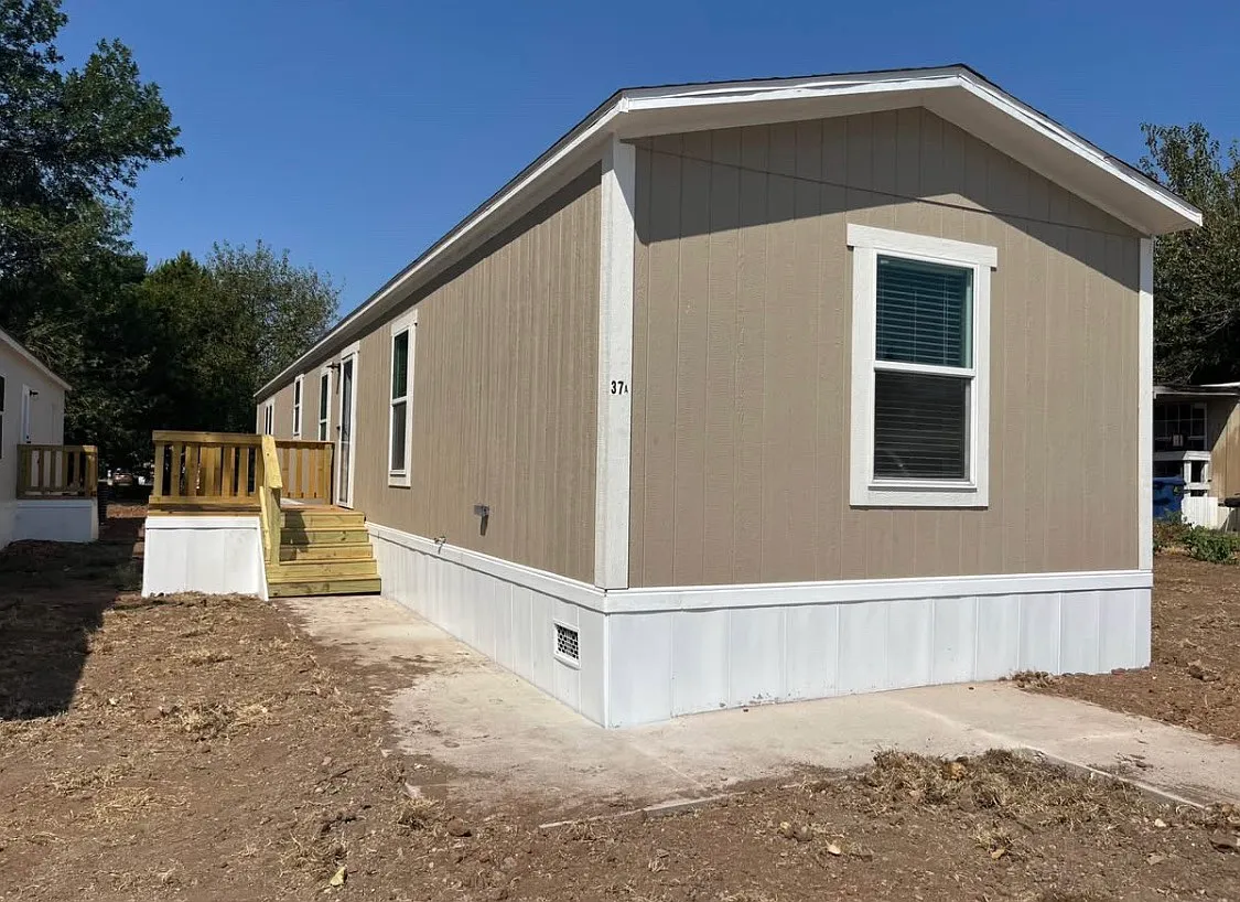 3 bed, 1216 sqft, $1,185 — Photo 1