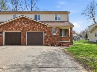 107 Hacker St, Rochester Hills, MI 48307