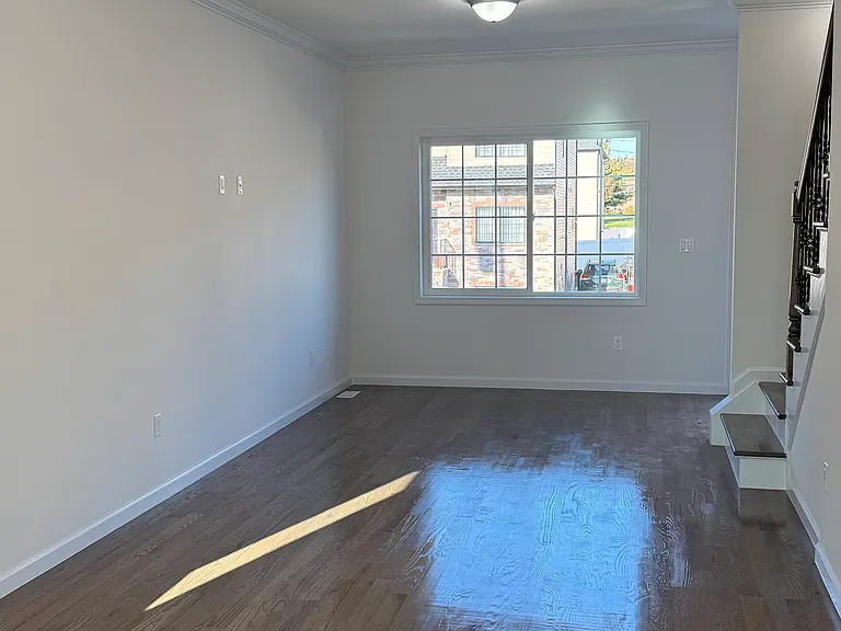 98 Monahan Ave — Photo 3