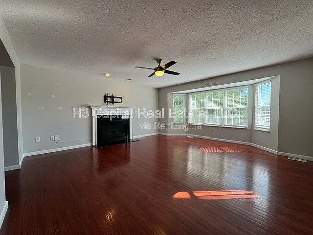 1041 Flora Lake Ct — Photo 8