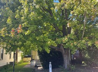 706 N 3rd St, Clinton, IA 52732