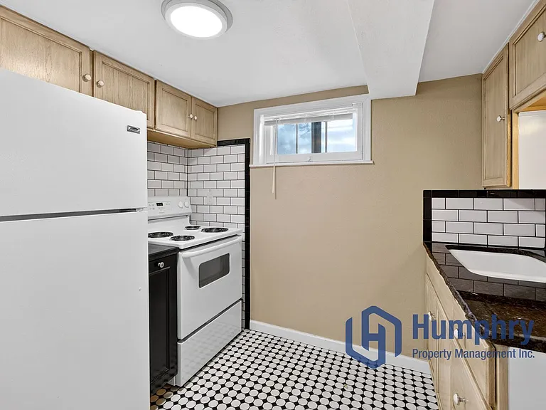 1015 1/2 N 27th St — Photo 12