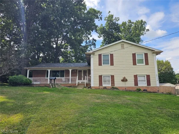 8524 Sleepy Hollow Dr NE, Warren, OH 44484