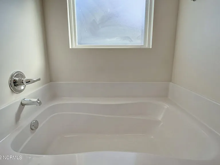 109 Easton Dr — Photo 20