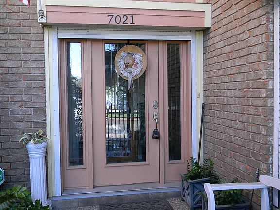3rd image of 7021 Weiss Dr