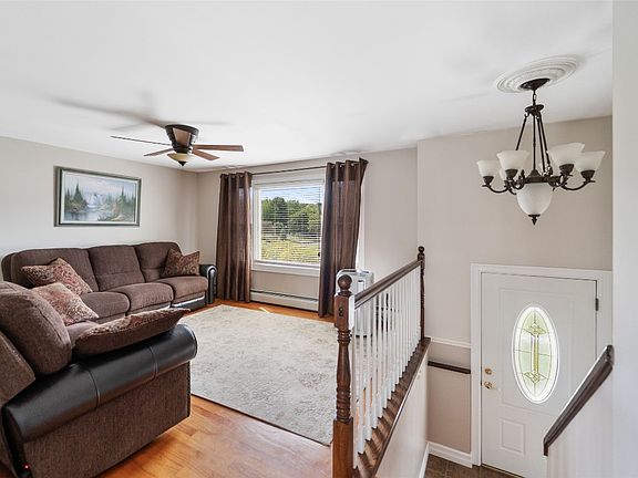 3rd image of 13 Maplewood Dr