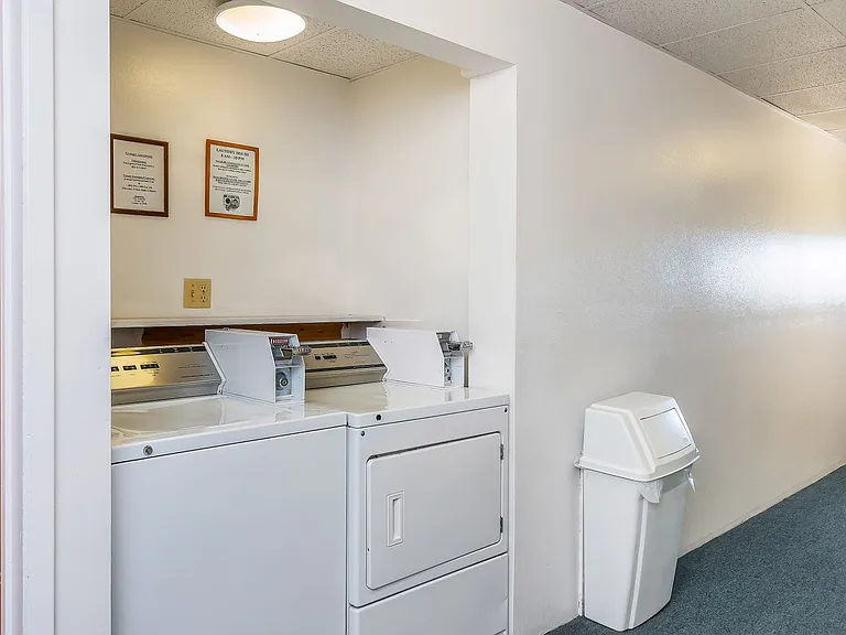 2202 Broadway St — Photo 13