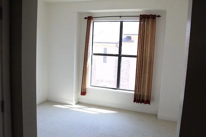 office/bonus room/playroom