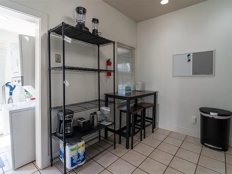 606 W Drew St #B — Photo 6