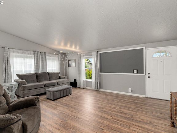 5th image of 635 Walker Ct