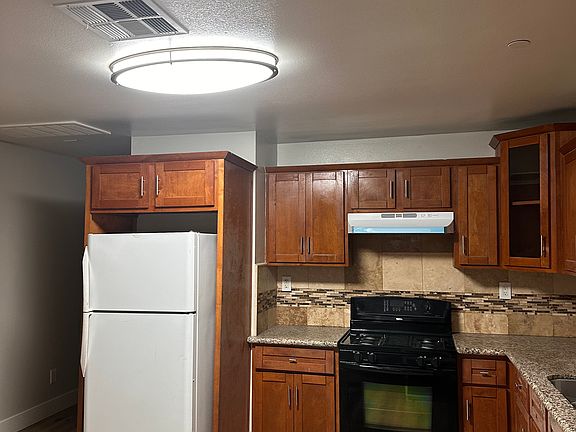 4th image of 843 W 76th St