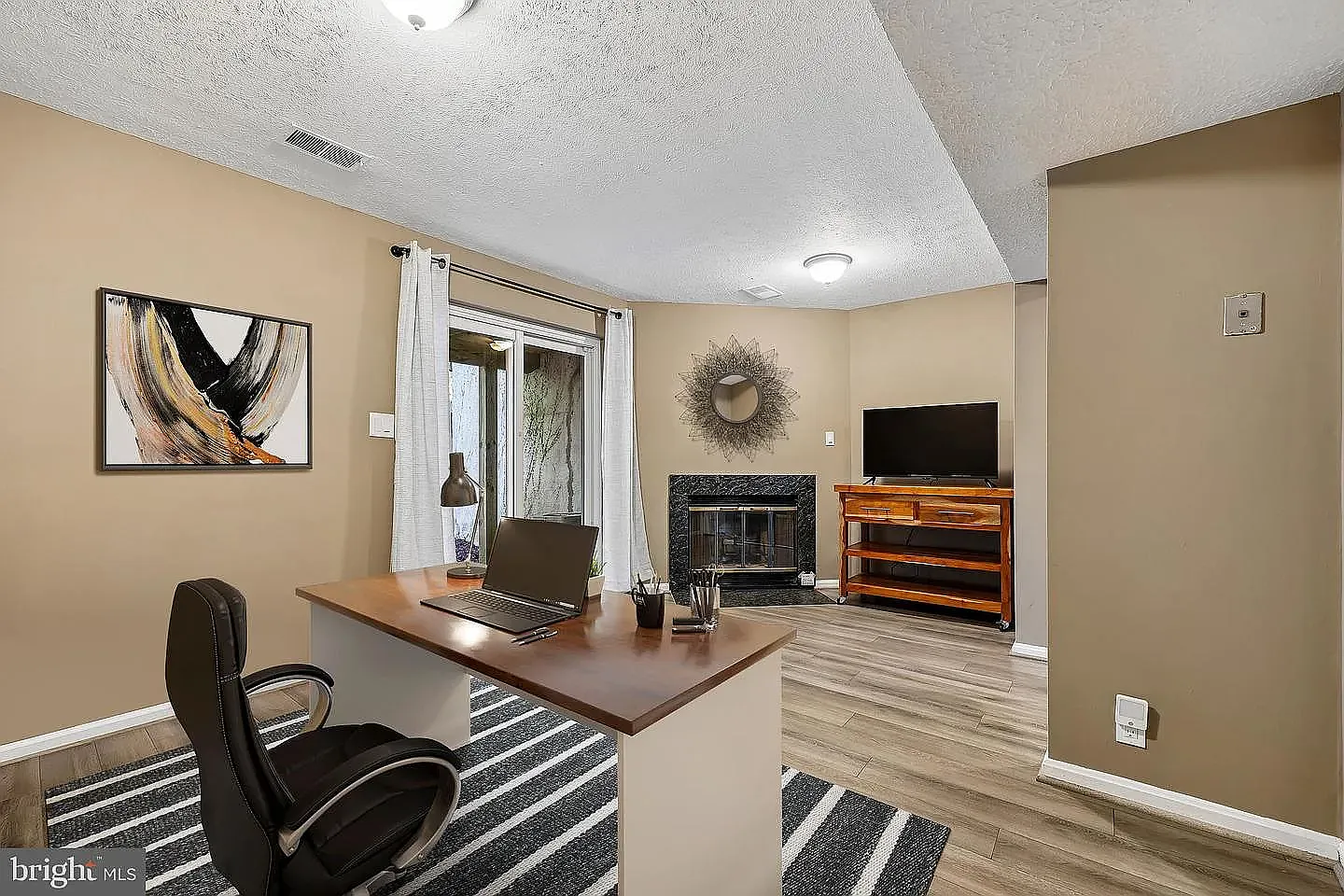 3 bed, 1335 sqft, $2,600 — Photo 2