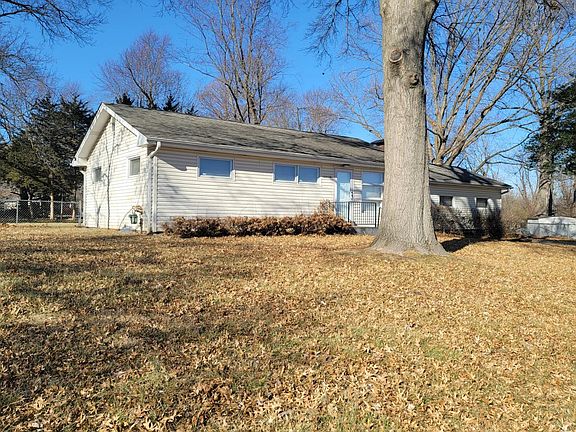 3rd image of 12039 Garden Ln