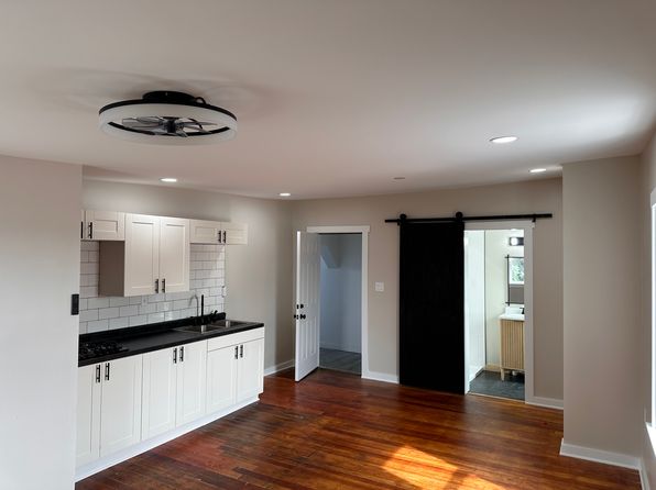 215 W 8th St #2