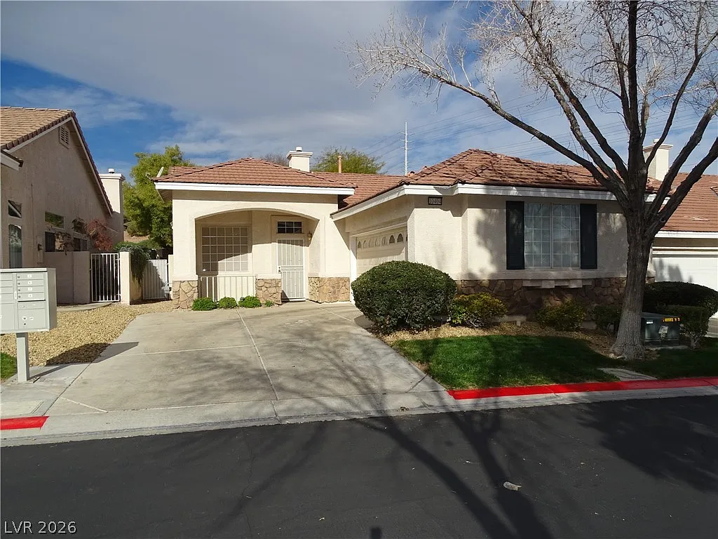 Photo 1 of 39 - 10404 Pacific Sageview Ln - Las Vegas, NV Primary Photo - 10404 Pacific Sageview Ln