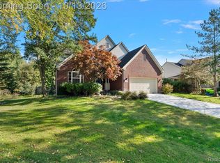 3055 Montclair Dr, Clarkston, MI 48348