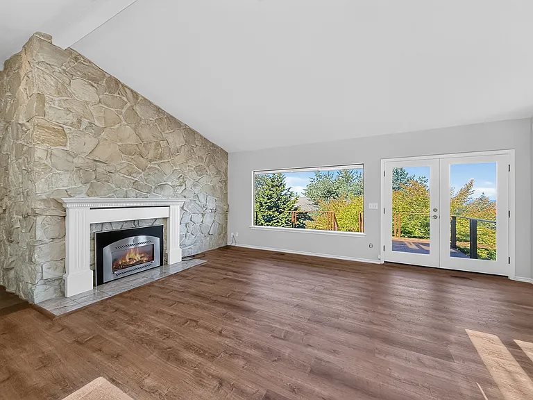 16706 SE 44th St — Photo 4