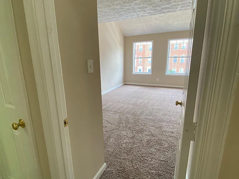 402 Dundee Pl — Photo 6