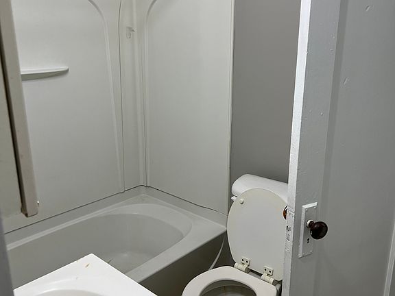 4th image of 126 E 22nd St