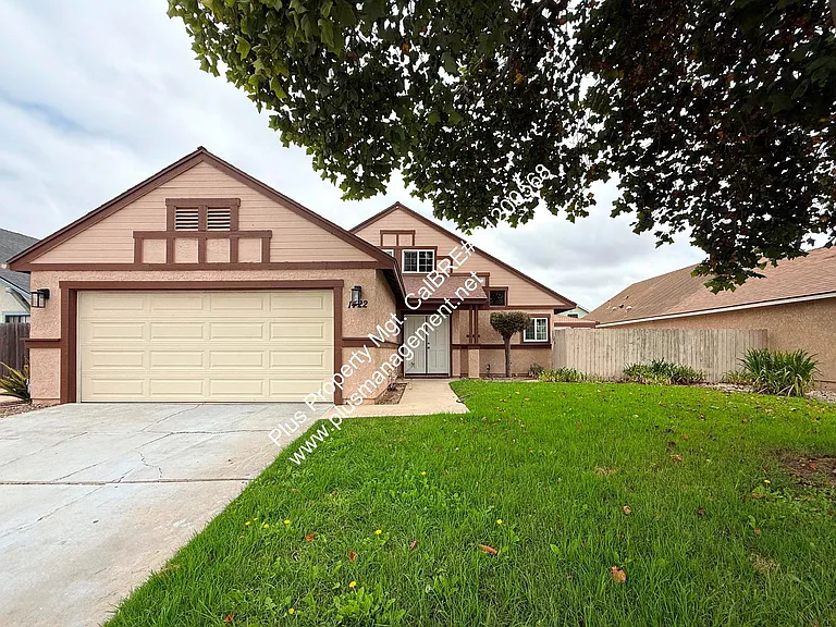 1422 Eagle Ct — Photo 1
