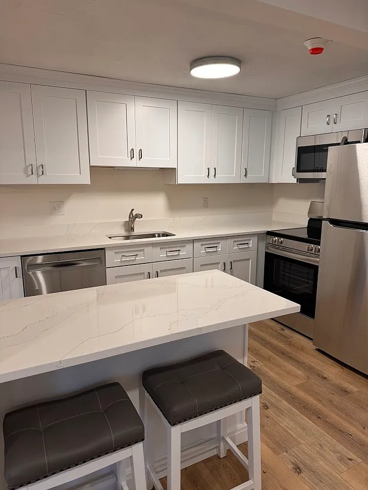 2 bed, 902 sqft, $2,100 — Photo 1