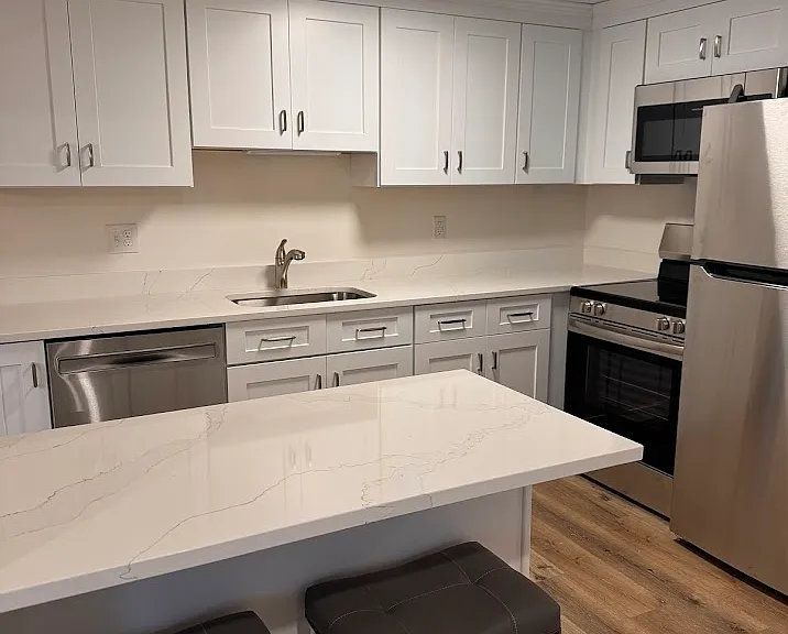300 New River Rd — Photo 1