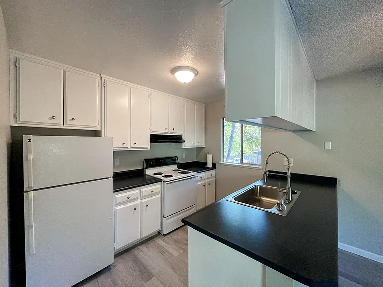 769 Humboldt Ave — Photo 6