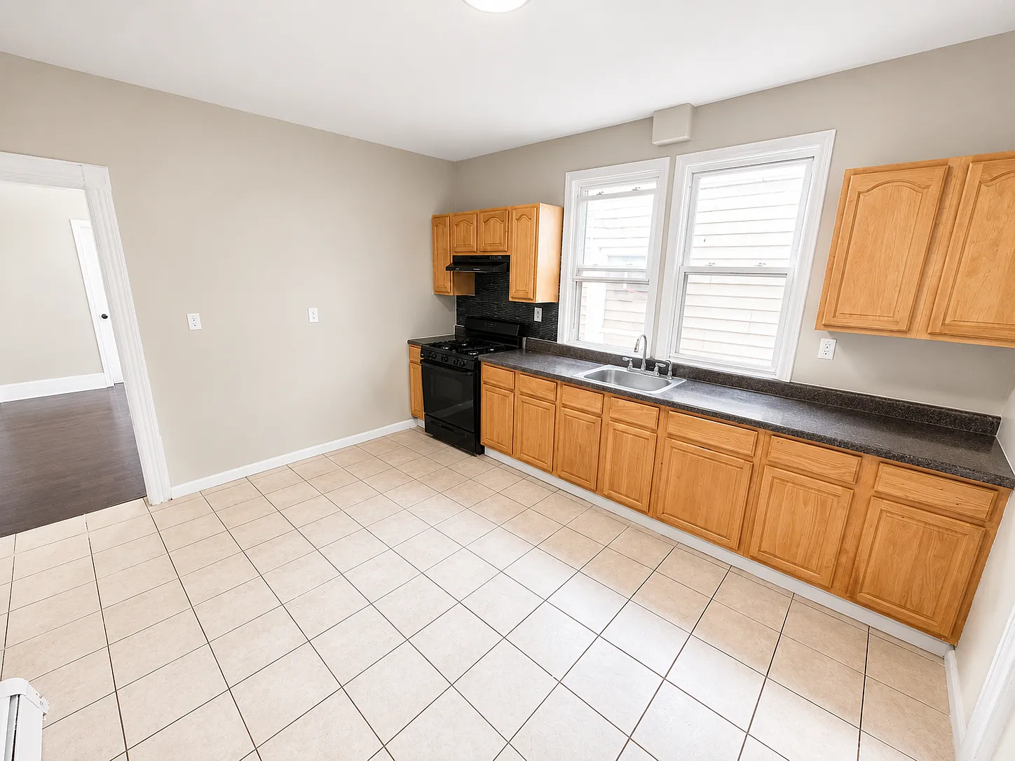 3 bed, 1200 sqft, $1,995 — Photo 2