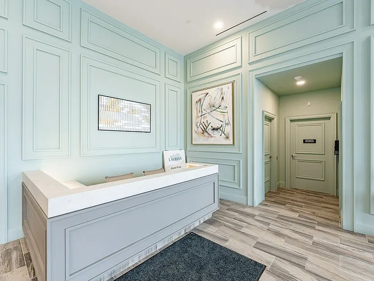 460 Columbia St W — Photo 13