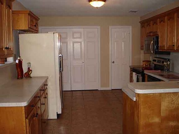 Kitchen has ample cabinet and counter space
