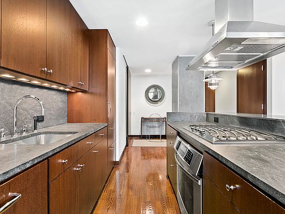 4th image of 43 W 61st St APT 22L