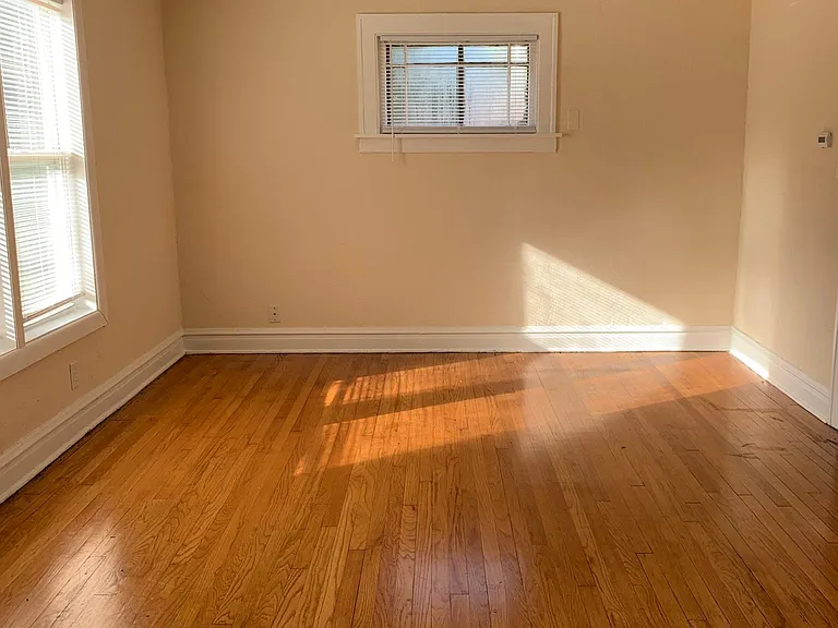 516 Douglas Ave — Photo 11