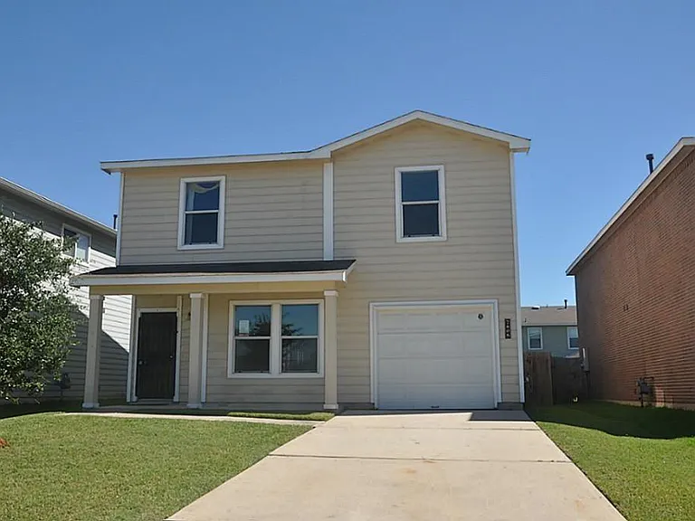 7806 Maverick Trace Ln — Photo 1