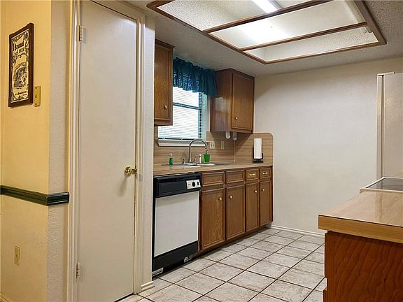 3rd image of 114 Hycrest Dr