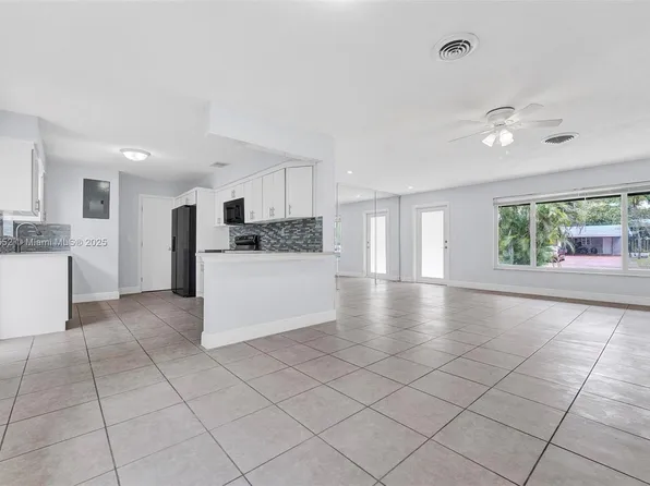 5709 Van Buren St, Hollywood, FL 33023