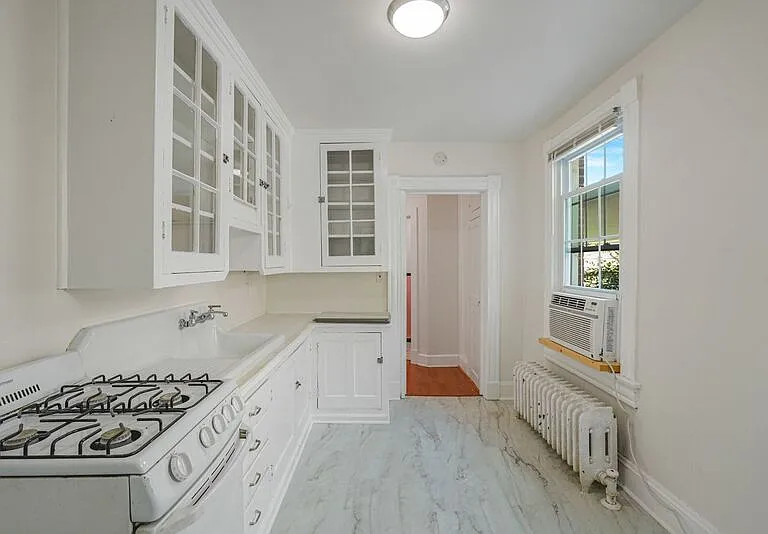 1004 Prince Edward St #1 — Photo 4