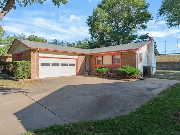 1236 Sunset Dr, Mulvane, KS 67110